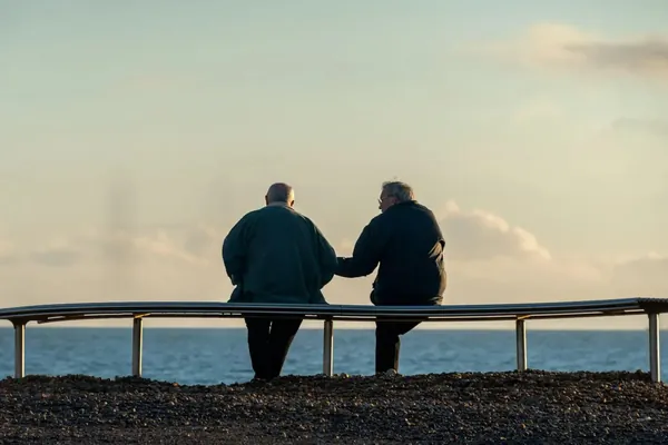 Gylyksyz adamlar bilen gatnaşmak tiz garradýar