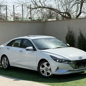 Hyundai Elantra 2022