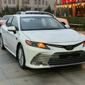 Toyota Camry 2021