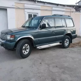 Mitsubishi Montero 1995