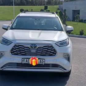 Toyota Highlander Hybrid 2021