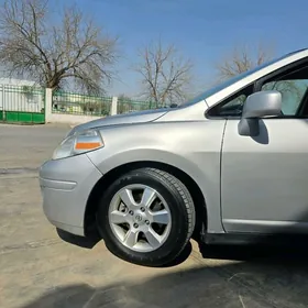 Nissan Versa 2012