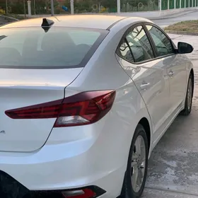 Hyundai Elantra 2020