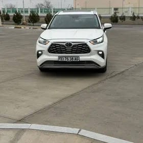 Toyota Highlander 2021