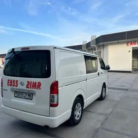 Toyota Hiace 2015