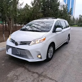 Toyota Sienna 2015