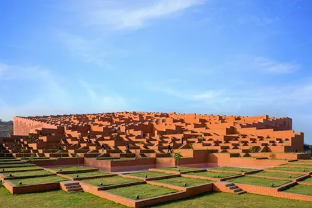 Hindistandaky uniwersitet kampusy gadymy guýularyň äheňinde gurulýar