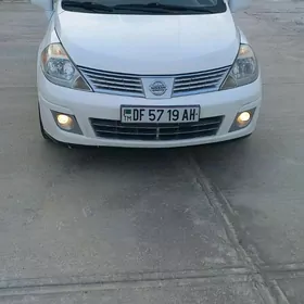 Nissan Versa 2011