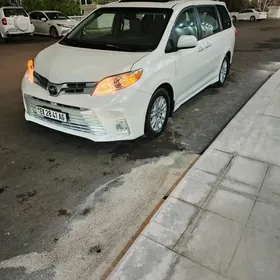 Toyota Sienna 2020