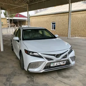 Toyota Camry 2021