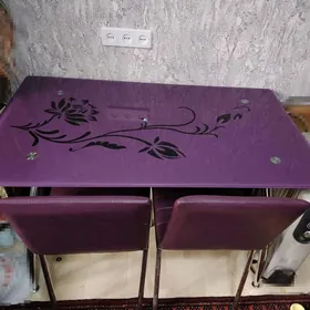 Стол обеденный