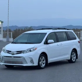 Toyota Sienna 2016
