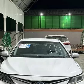 Toyota Camry Hybrid 2022