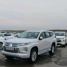 Mitsubishi Pajero 2020