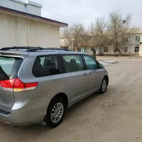 Toyota Sienna 2011