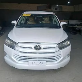 Toyota Innova 2020