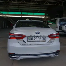 Toyota Camry Hybrid 2022