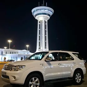 Toyota Fortuner 2010