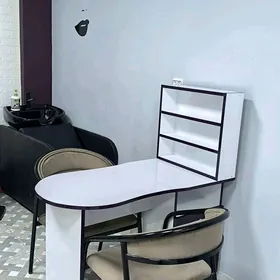 стол для маникюра.manikýur sto