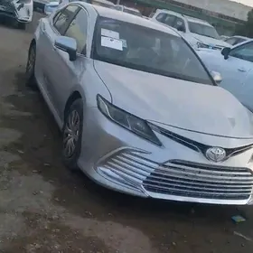 Toyota Camry 2021