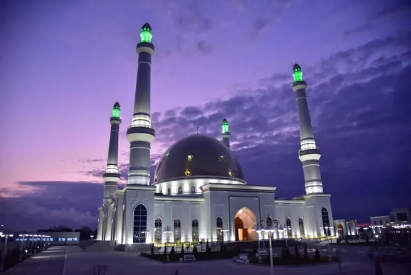 Президент Туркменистана помиловал 336 осужденных в честь Ночи предопределения