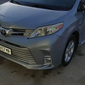Toyota Sienna 2017