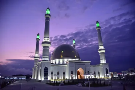 Türkmenistanyň Prezidenti Gadyr gijesi mynasybetli iş kesilen 336 raýatyň günäsini geçdi