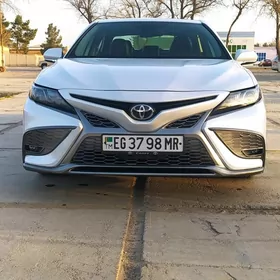 Toyota Camry 2021