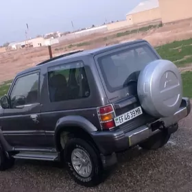 Mitsubishi Pajero 1991