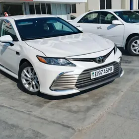 Toyota Camry 2021