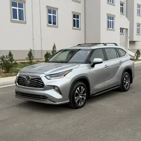 Toyota Highlander 2021