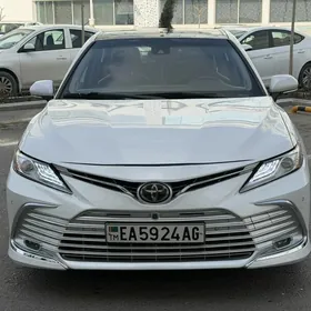 Toyota Camry 2019
