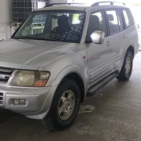 Mitsubishi Pajero 2003