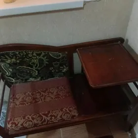 Телефонный столик