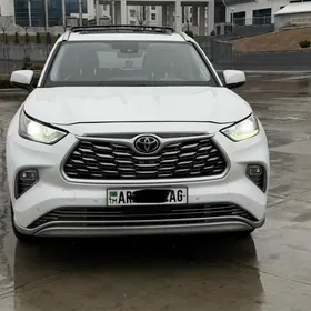 Toyota Highlander 2021