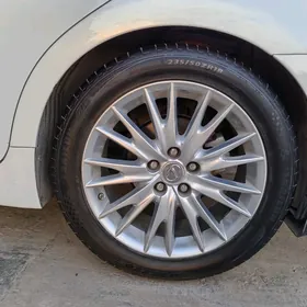 Диски R18 и комплект Шин