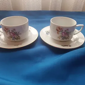 чайные чашки с блюдцами