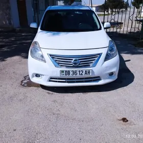 Nissan Versa 2012