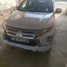 Mitsubishi Pajero 2020