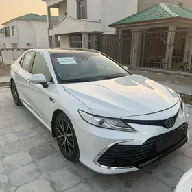 Toyota Camry 2021