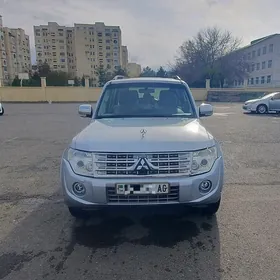 Mitsubishi Pajero 2013