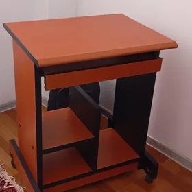 стол для компьютера