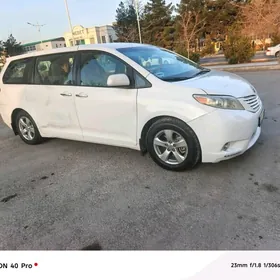 Toyota Sienna 2011
