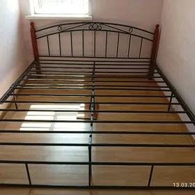 Железная кровать