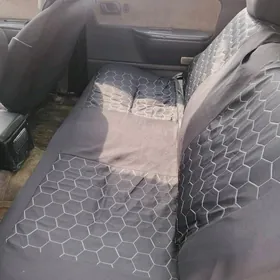 Mitsubishi Chariot 1995