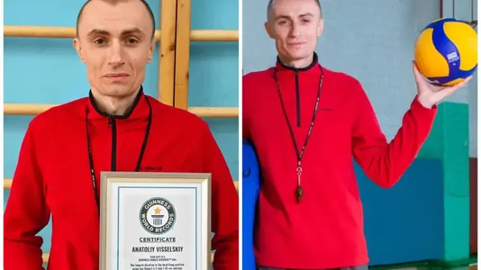 Учитель из Казахстана установил рекорд Гиннесса по вису на двух пальцах