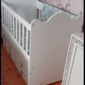 Детская кроватка