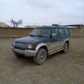 Mitsubishi Pajero 1995