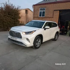 Toyota Highlander 2021