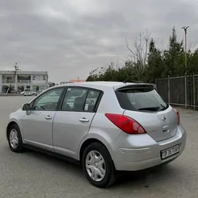 Nissan Versa 2011